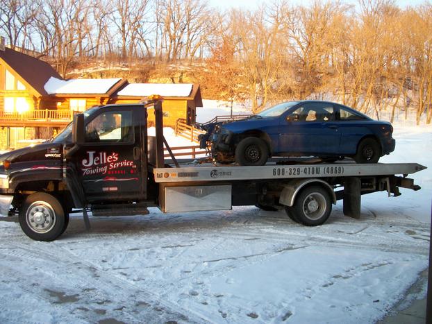 crashed car has been towed by jelle's